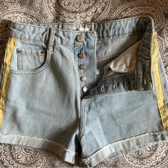 Zara High Waisted Jean Shorts 🩵💛 NEVER WORN - Picture 5 of 6